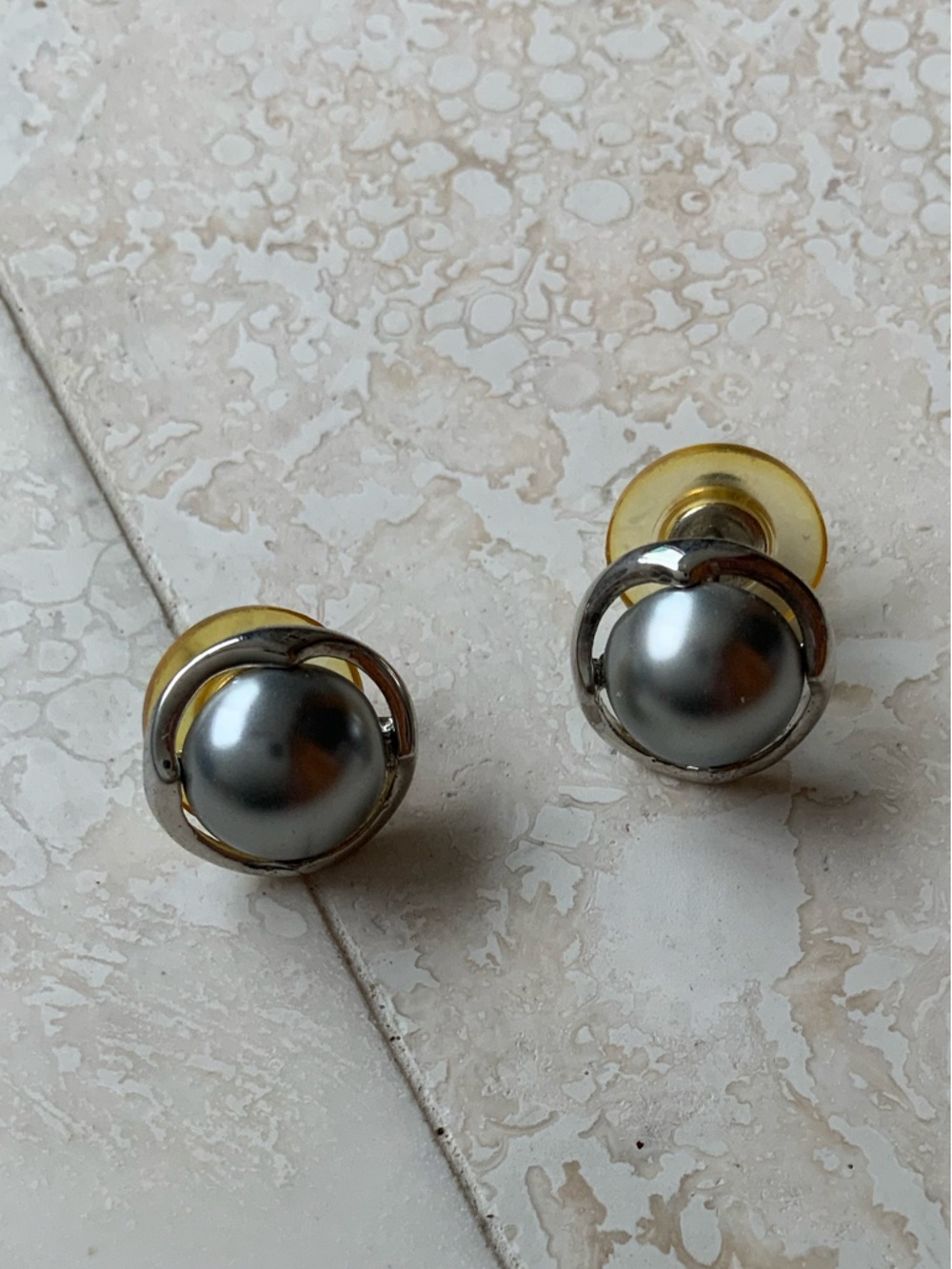Classic Carucci Silver Grey Pearl Stud Earrings - NWOT Elegant Women Jewelry